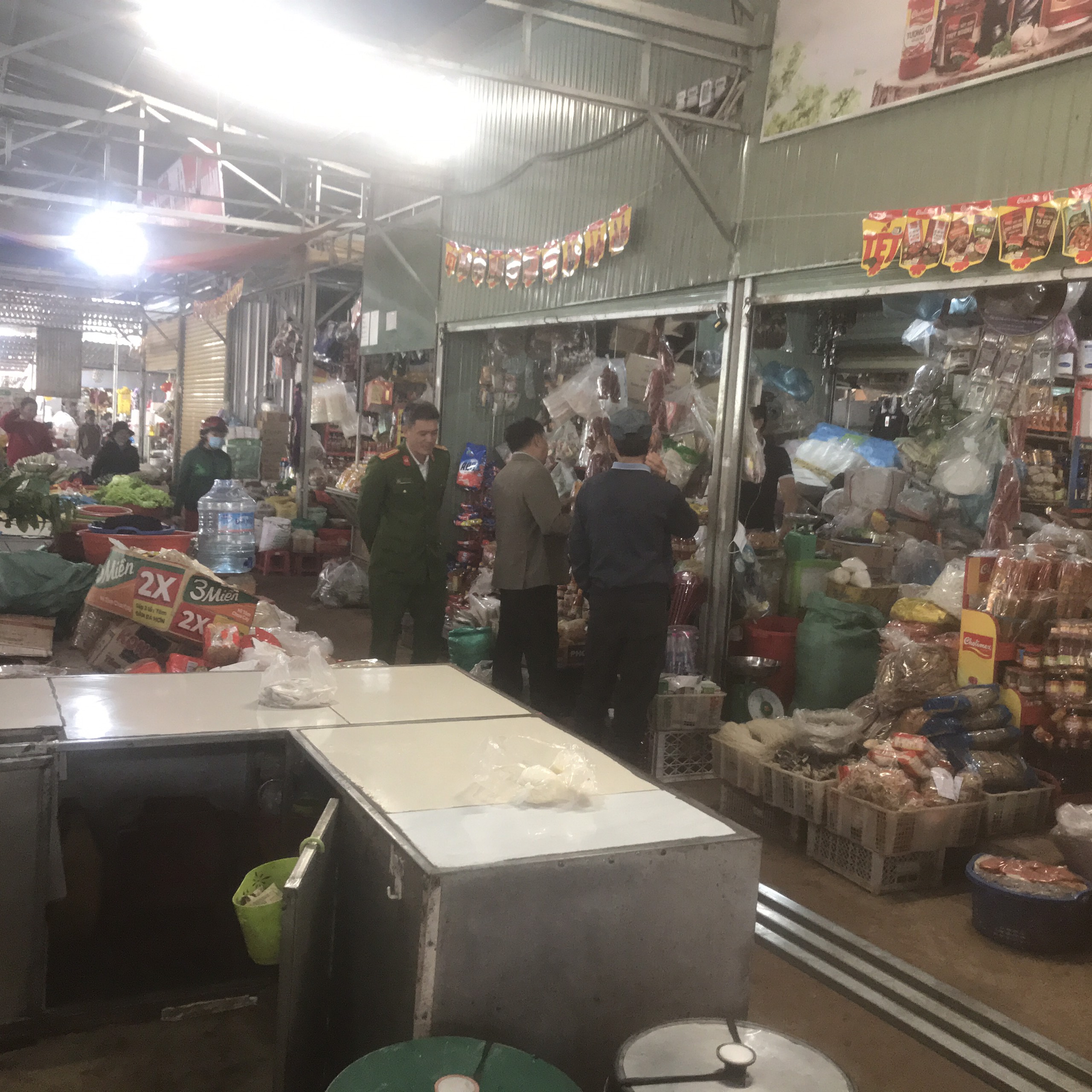 Đoàn Kiểm tra liên ngành về an toàn thực phẩm (ATTP) thị trấn Krông Năng kiểm tra công tác đảm bảo ATTP Tết Nguyên đán Quý Mão và mùa lễ hội Xuân năm 2023